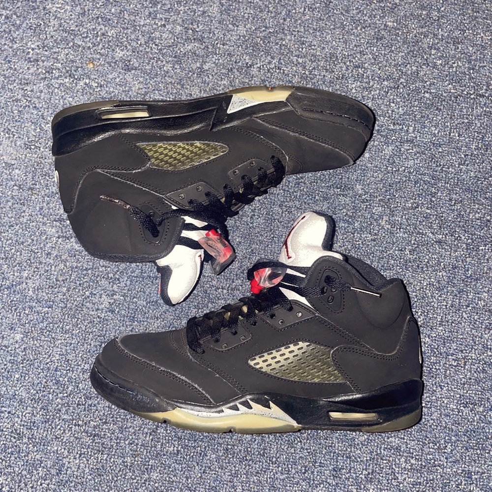 Jordan 5 retro 
Black Metallic 
Size: 6.5 US
Price: 250